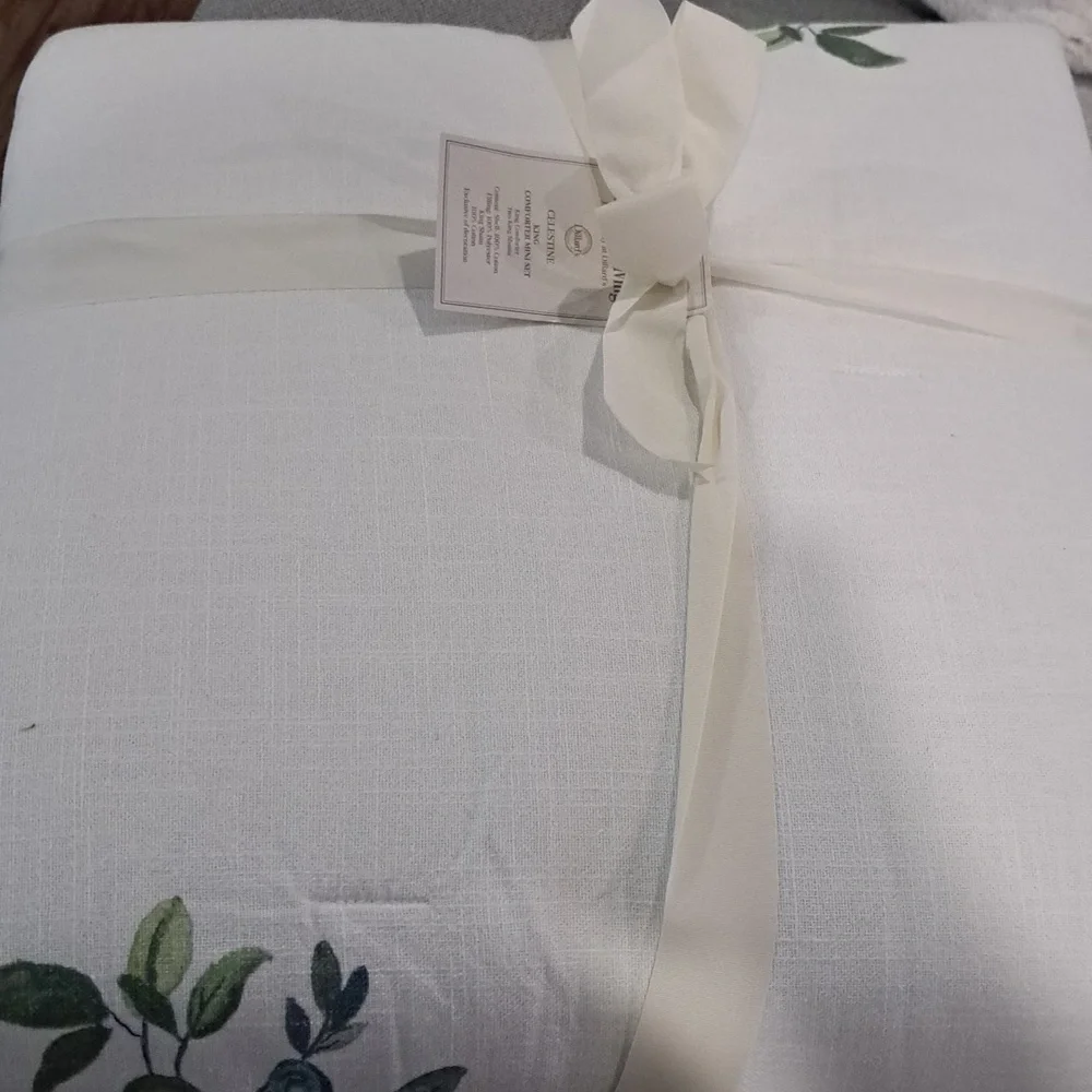 Southern Living Classic Celestine Embroidered Comforter Mini Set